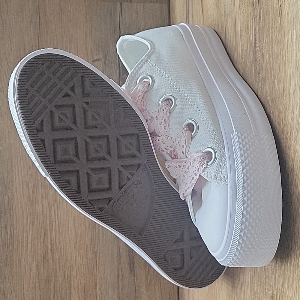 Converse platform Brand new in the box. - Picture 3 of 13